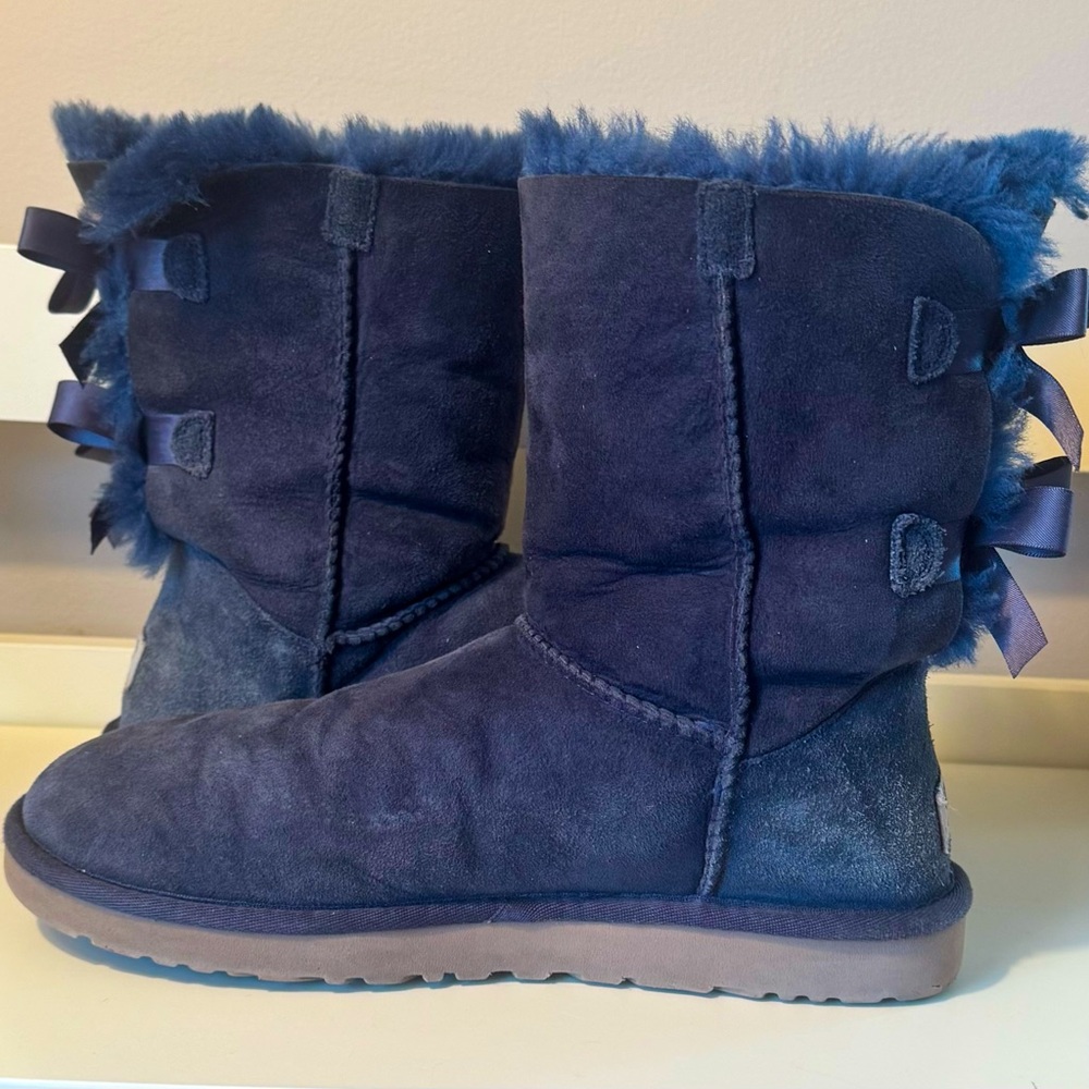 UGGs Bailey Bow II Navy Blue Women's Size 8 Booties Boots comfortable cute